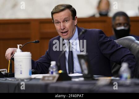 Washington, Usa. März 2021, 18th. Senator Chris Murphy, D-Conn., spricht während einer Anhörung des Senats für Gesundheit, Bildung, Arbeit und Renten Ausschusses über die föderale Coronavirus Reaktion auf Capitol Hill in Washington 18th. März 2021. Pool Foto von Susan Walsh/UPI Kredit: UPI/Alamy Live Nachrichten Stockfoto