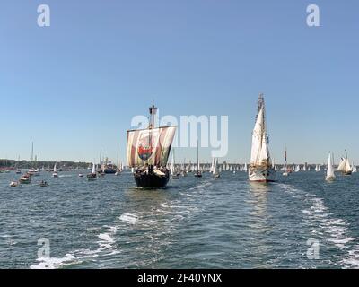 Ein gern gesehener Gast zur Kieler Woche, dei Hansekogge Ubena von Bremen Stockfoto