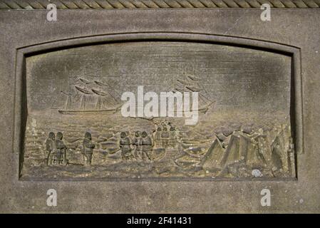 Detail aus dem Denkmal für LT John Irving RN, der auf HMS Terror unter Sir John Franklin diente, auf dem Dean Cemetery, Edinburgh, Schottland, Großbritannien. Stockfoto