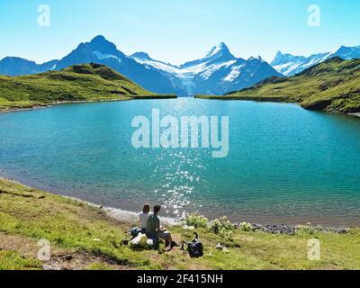 Schweiz, Grindelwald. Blick auf Berge und See, First-Bachalpsee-Faulhorn. Diese Wanderung bietet herrliche Ausblicke auf die Schreckhorngruppe Stockfoto