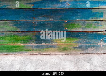 Vintage Holz grün und dunkelblau horizontale Bretter. Vorderansicht mit Kopierplatz, Platz für Text. Hintergrund für Ihr spezielles Design.. Vintage Holz grün und dunkelblau horizontale Bretter. Vorderansicht mit Kopierraum, Platz für Text für Ihr spezielles Design. Stockfoto
