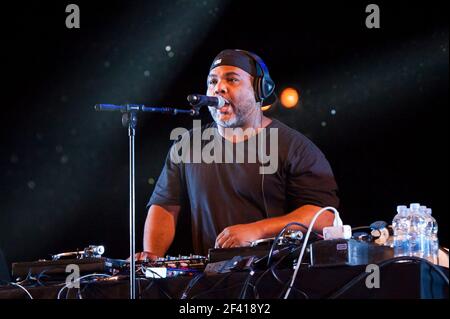 Vincent Mason von De La Soul spielt live auf der Bühne am 2. Tag des Camp Beestival 2014, Lulworth Castle - Dorset Stockfoto