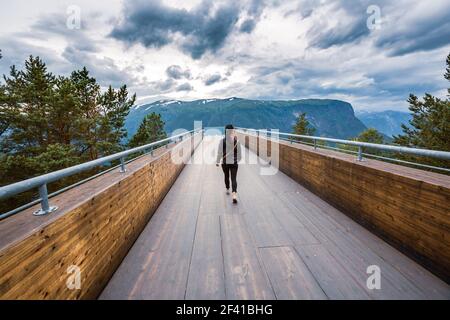 Stegastein Aussichtsturm Observation Deck View Point. Schöne Natur Norwegen. Stockfoto