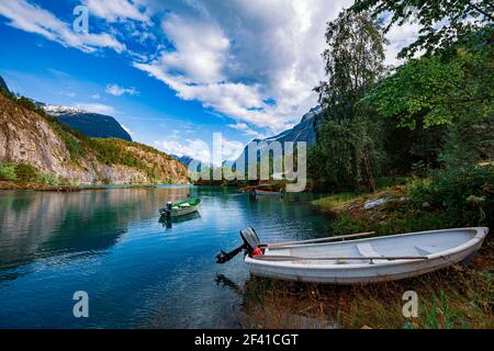 Wunderschöne Natur Norwegen Naturlandschaft. Lovatnet See. Stockfoto