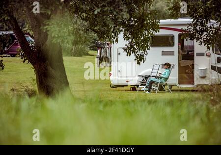 Familienurlaub reisen RV, Urlaub im Reisemobil, Caravan Auto Urlaub. Stockfoto