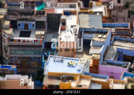 Tilt-Shift-Objektiv - Jodhpur (auch blaue Stadt) ist die zweitgrößte Stadt im indischen Bundesstaat Rajasthan und offiziell die zweite Metropole des Staates. Stockfoto