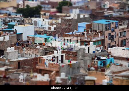 Tilt-Shift-Objektiv - Jodhpur (auch blaue Stadt) ist die zweitgrößte Stadt im indischen Bundesstaat Rajasthan und offiziell die zweite Metropole des Staates. Stockfoto