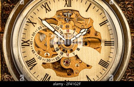 Antike Uhr Zifferblatt Nahaufnahme. Vintage Taschenuhr. Stockfoto