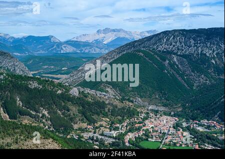 Luftaufnahme der schönen Stadt Annecy in den Bergen Tal in Frankreich Stockfoto