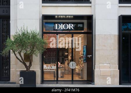 Fassade des Dior-Geschäfts an der Avenue des Champs-Elysées, Paris, Frankreich Stockfoto