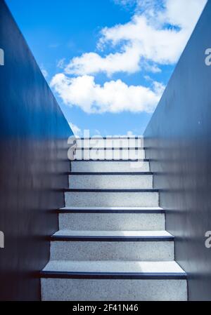 Treppe hinauf in den Himmel Stockfoto