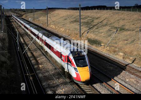 LNER Azuma Zug, Klasse 800, East Coast Main Line Railway, Newark on Trent, Nottinghamshire, England, Großbritannien Stockfoto