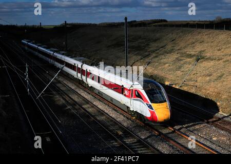 LNER Azuma Zug, Klasse 800, East Coast Main Line Railway, Newark on Trent, Nottinghamshire, England, Großbritannien Stockfoto