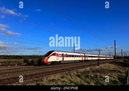 LNER Azuma Zug, Klasse 800, East Coast Main Line Railway, Newark on Trent, Nottinghamshire, England, Großbritannien Stockfoto