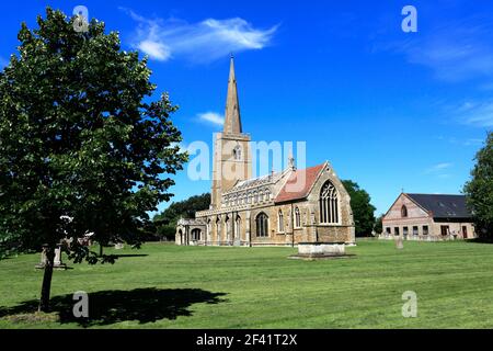 Sommeransicht über St. Wendredas Kirche, March Town, Cambridgeshire, England, Großbritannien Stockfoto