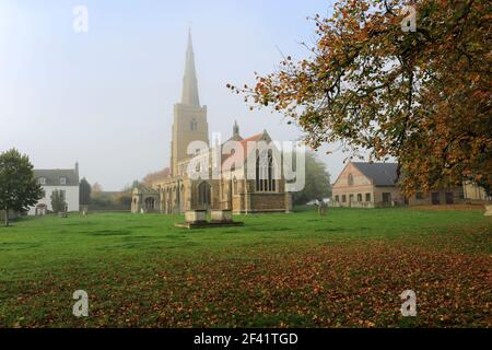 Herbstlicher Blick über die St. Wendredas Kirche, March Town, Cambridgeshire, England, Großbritannien Stockfoto