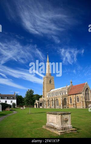 Sommeransicht über St. Wendredas Kirche, March Town, Cambridgeshire, England, Großbritannien Stockfoto