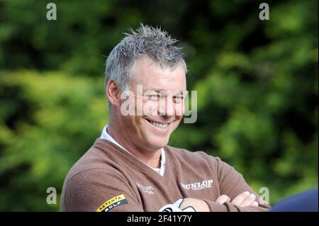 Darren Clark spielt eine Runde Golf mit Brian Viner. BILD DAVID ASHDOWN Stockfoto