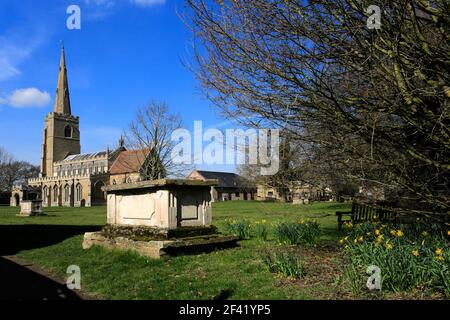 Frühlingsblick über die St. Wendredas Kirche, March Town, Cambridgeshire, England, Großbritannien Stockfoto