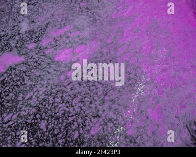 Schöne rosa und magenta Seife Hintergrund mit Wellen und Schaum Stockfoto