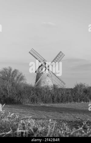 Blick auf die Stembridge Mill in High Ham in Somerset.die letzte verbleibende Strohwindmühle in Somerset. Stockfoto