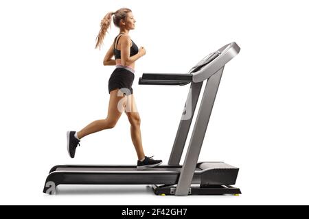 In voller Länge Profilaufnahme einer Frau, die auf einem läuft Laufband isoliert auf weißem Hintergrund Stockfoto