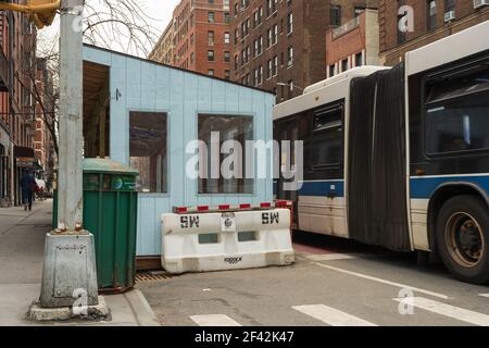 Gefährliches Essen im Freien in New York City während der Coronavirus-Pandemie Stockfoto