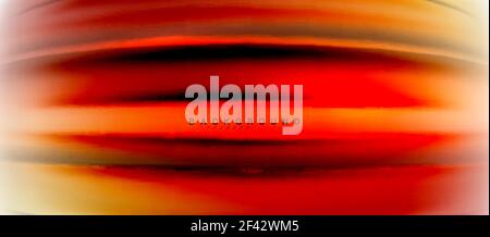 Verschwommene fließende Farben Hintergrund, abstrakte Wellen Linien, Vektor-Illustration. Verschwommenes Rot und Orange fließende Farben Hintergrund, abstrakte Wellen Linien, Mischen von Farben mit Lichteffekten auf hellen Hintergrund. Vektor künstlerische Illustration für Präsentation, App Wallpaper, Banner oder Plakate Stock Vektor