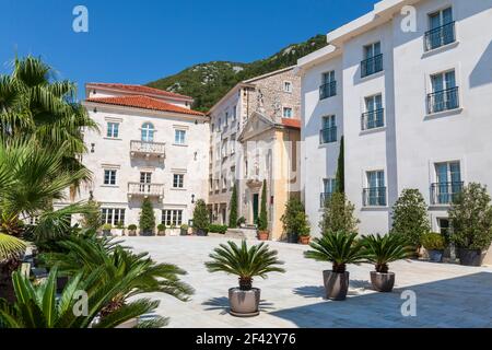 Platz vor der Markuskirche in Perast, Montenegro Stockfoto