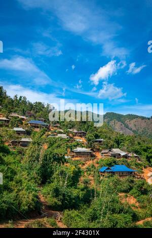 Abgelegenes Dorf von eng Stamm in den Bergen in der Nähe von Kengtung, Myanmar Stockfoto