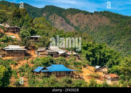 Abgelegenes Dorf von eng Stamm in den Bergen in der Nähe von Kengtung, Myanmar Stockfoto