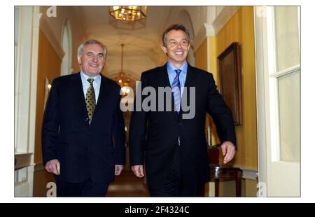 POOL PICTony Blair trifft Bertie Ahern heute in Downing Street 19/1/2004 pic David Sandison POOLPIC Stockfoto