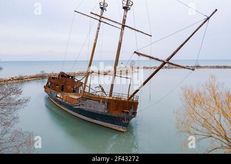 Luftaufnahmen von Schiffswrack auf EINEM gefrorenen Lake Ontario Stockfoto