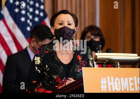 Die US-Vertreterin Nydia Velazquez (D-NY) spricht über die H.R. 6, den Dream and Promise Act und H.R. 1603, den Farm Workforce Act. Stockfoto