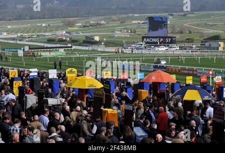 CHELTENHAM FESTIVAL 2011. 1st Tag 15/3/2011. BILD DAVID ASHDOWN Stockfoto