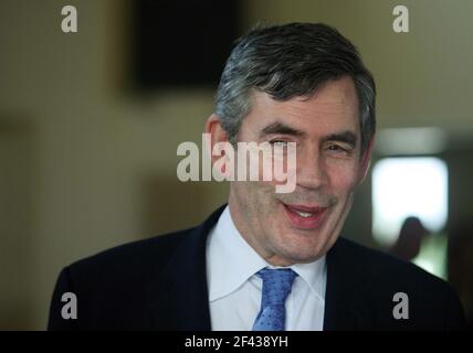 Bundeskanzler Gordon Brown bei einem Besuch der St. Johns Primary School in Shirley, Croydon. Stockfoto