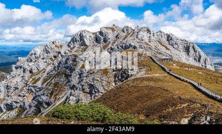 Shika Schnee Berg Gipfelansicht in Shangri-La Yunnan China Stockfoto