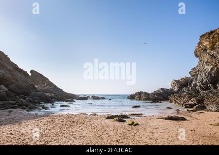 Der wilde Strand von Praia do Cerro da Aguia, in der kleinen Küstenstadt Porto Covo, Alentejo, Portugal Stockfoto