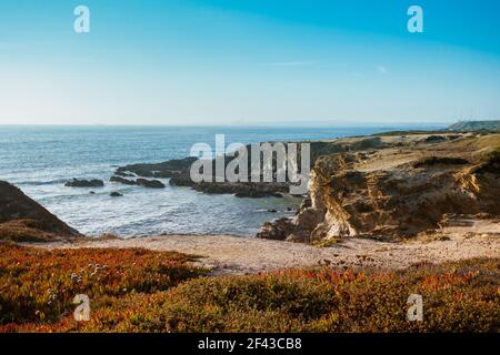 Die Klippen bei Porto Covo in Alentejo an der Atlantikküste, Portugal. Stockfoto