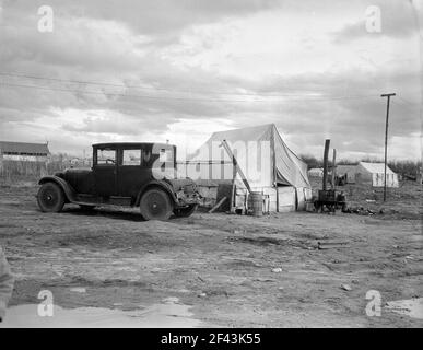 Heimat in „Little Oklahoma“, einer Gemeinschaft, die aus migrantischen Kartoffel- und Baumwollarbeitern gewachsen ist. Kalifornien. Februar 1936. Foto von Dorothea lange. Stockfoto