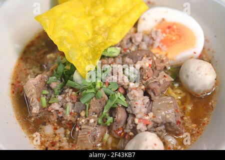 Traditionelle thailändische Eiernudeln. thailändische Küche. Stockfoto