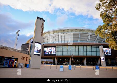 Der Eingang zum South Gate zum neu entwickelten Adelaide Oval, das im März 2014 fertiggestellt wurde. Stockfoto