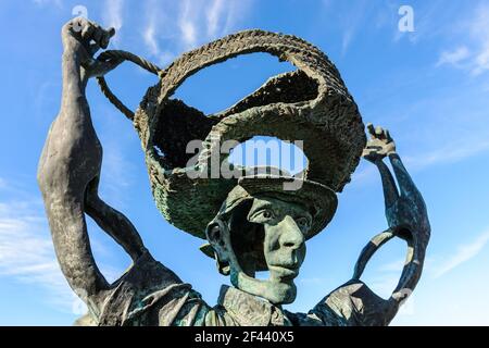 Skulptur als Hommage an die Arbeiter des Salzbergwerks von Ibiza. In der Nähe der Kirche von San Francec Stockfoto