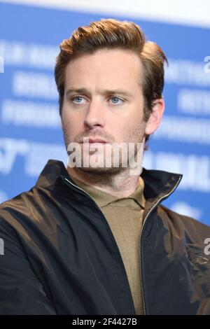 FILE PHOTO - File photo dated 13. February 2017 of Armie Hammer Attending Call Me By Your Name Pressekonferenz während der Internationalen Filmfestspiele Berlin (Berlinale) 67th in Berlin, Germany. Hammer wurde beschuldigt, 2017 eine Frau in Los Angeles vergewaltigt zu haben. Die Frau, eine 24-Jährige, die nur als Effie benannt wurde, machte die Anschuldigungen während einer virtuellen Pressekonferenz am Donnerstag. Hammer, 34, leugnete die Anschuldigungen. Sein Anwalt sagte, sie seien "empörend" und Hammer "begrüßt die Gelegenheit, die Bilanz zu straighten". Foto von Aurore Marechal/ABACAPRESS.COM Stockfoto