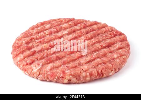 Rohes Rindfleisch Burger Cutlet isoliert auf weiß Stockfoto