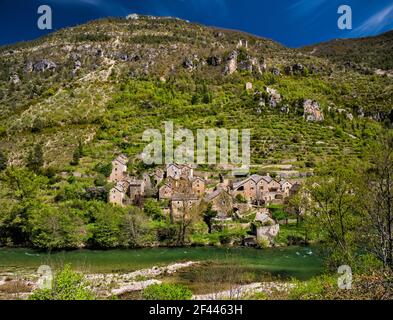 Dorf Hauterives, Fluss Tarn, Gorges du Tarn, Gemeinde Gorges du Tarn Causses, Departement Lozere, Region Okzitanien, Frankreich Stockfoto