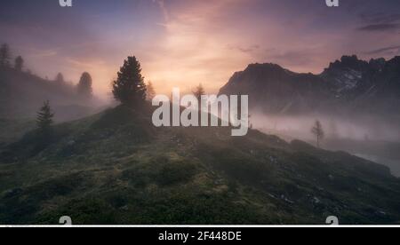 Geographie / Reisen, Italien, Alpen, Dolomiten, Limitensee, Additional-Rights-Clearance-Info-Not-Available Stockfoto