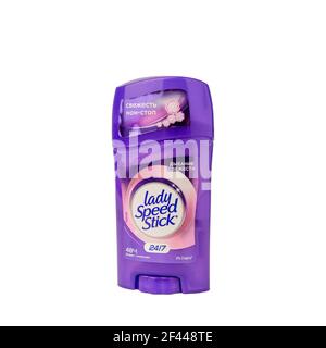 Krasnodar, Russland - 9. März 2021: Frauen Antitranspirant Deodorant Lady Speed Stick isoliert auf weißem Hintergrund. Frische non-stop Stockfoto
