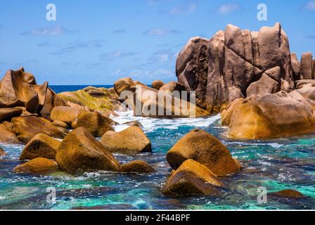 Geographie / Reisen, Seychellen, La Digue, Anse Maron, Strand mit Granitfelsen, Additional-Rights-Clearance-Info-not-available Stockfoto