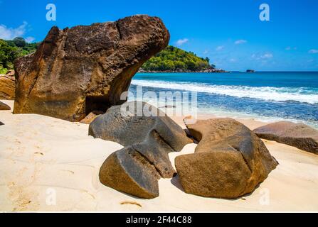 Geographie / Reisen, Seychellen, Mahe, Takamaka, Strand mit Granitfelsen, Zusatz-Rights-Clearance-Info-Not-available Stockfoto